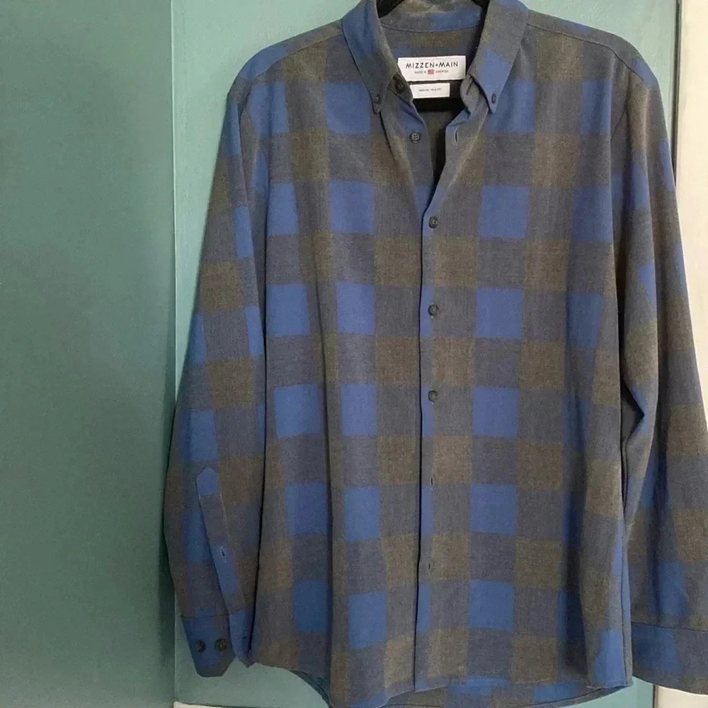 Mizzen + Main mens gray/blue button down shirt - medium- trim fit